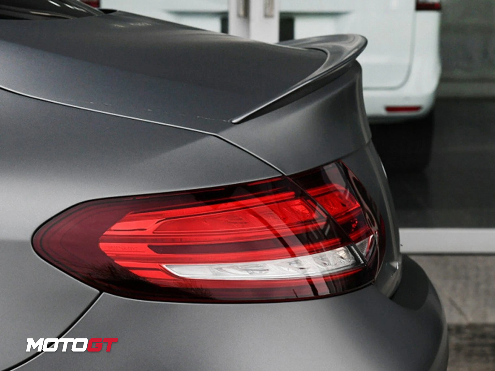 جناح خلفي أسود من الفئة C — 3